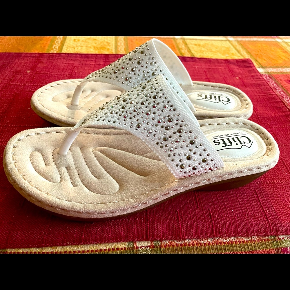 NEW! 8.5 Women’s thong sandals, 1” heel. SALE!!!! - Picture 4 of 7